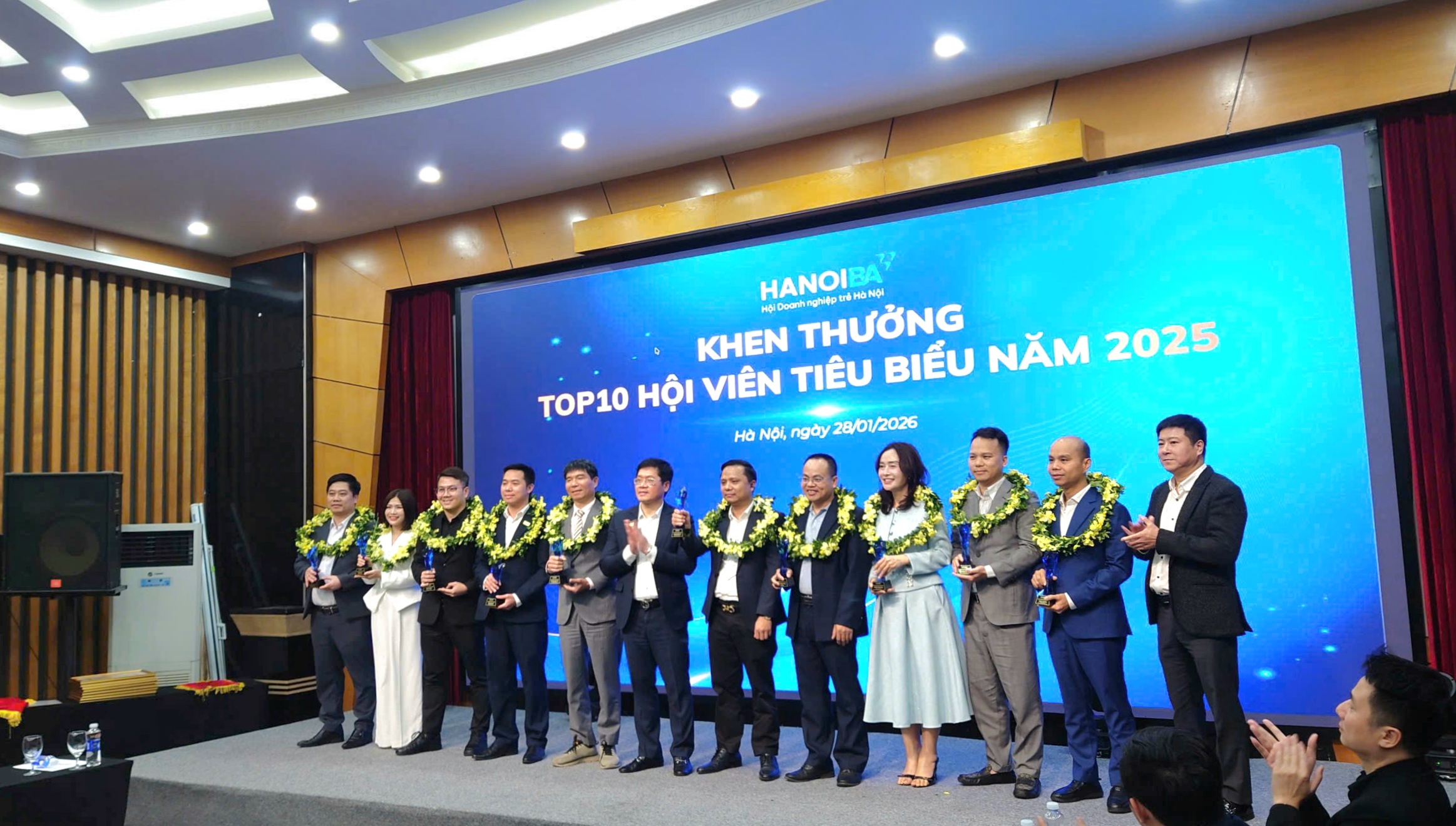 Chị Hạ Phan - CEO JobUp vinh dự lọt Top 10 Hội viên tiêu biểu của Hội Doanh nghiệp trẻ Hà Nội năm 2025